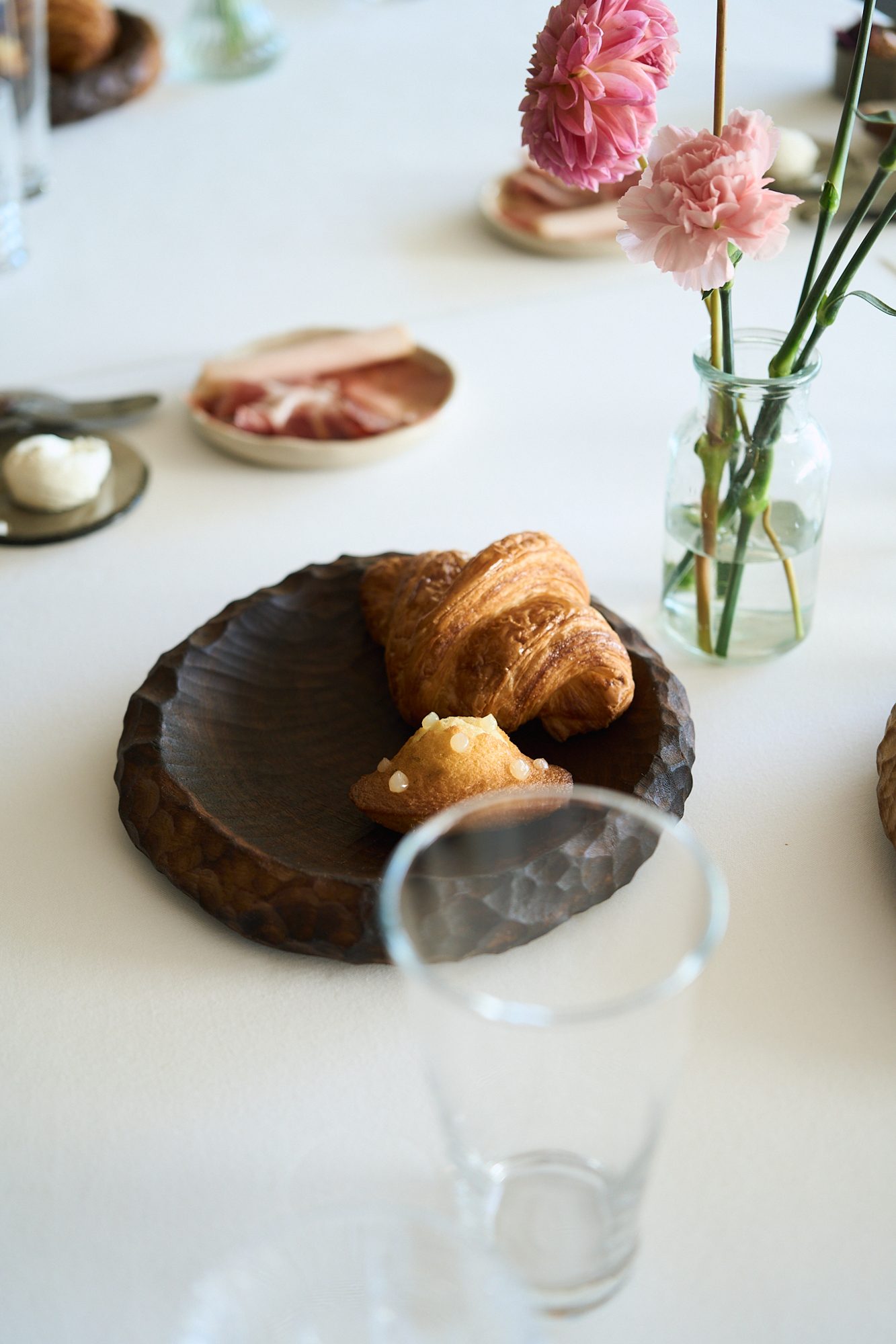 INSIDE SWS, a breakfast with Sanna Marin at Feitoria, Lisbon, photographed by Indre Biancale